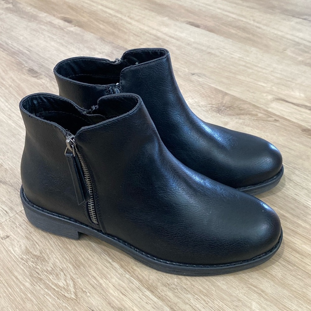 NEW Women’s Luoika Leather Extra Wide Width Ankle Boots